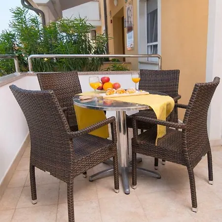 Apartman Flora *