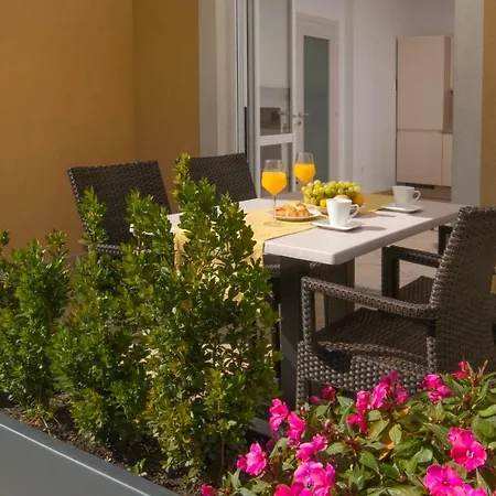 Apartment Flora Premantura