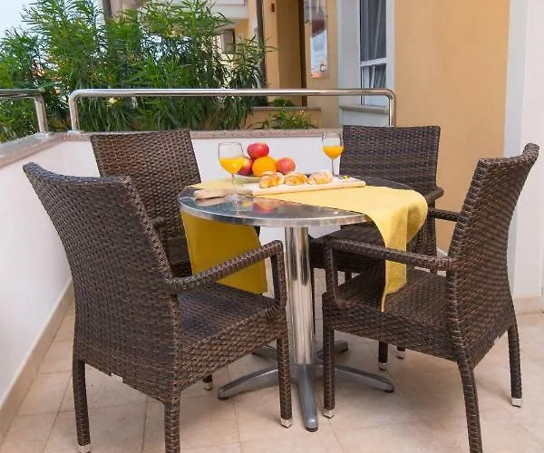 Διαμέρισμα Flora *