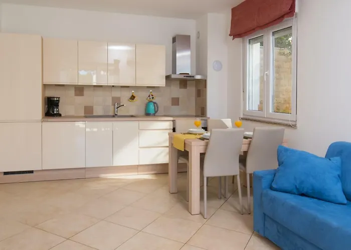 Flora Apartman
